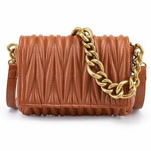 Elegant Quilted Bag with Gold Chain